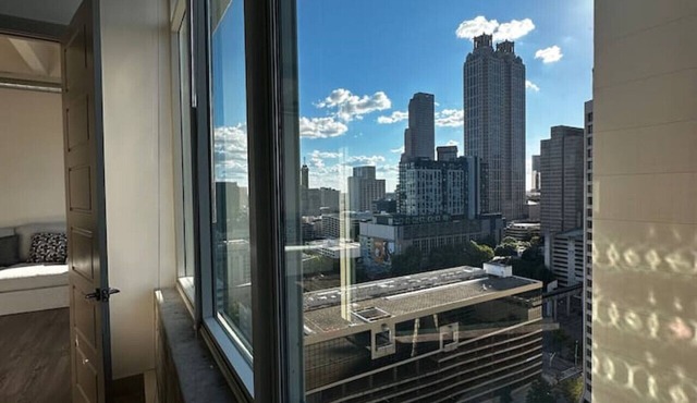 Beautiful Cozy High Rise DwnTwn ATL