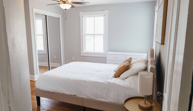 Beautiful Home in Historic Waterfront District, Walk to Downtown! in Cambridge