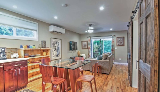 Beautiful Private Garden Apartment w/AC