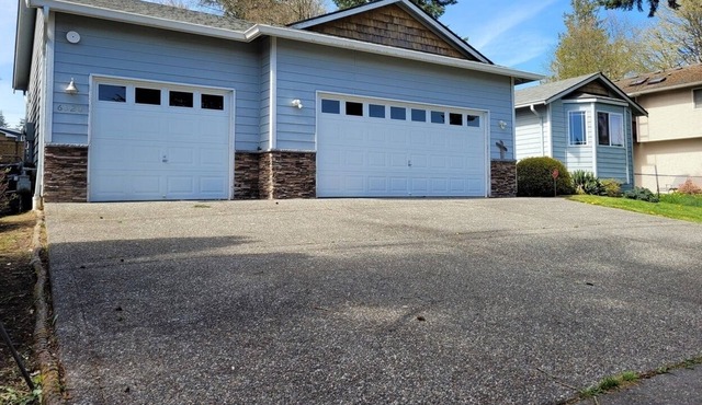 Beautiful Three-Bedroom Two Bath Home in Everett