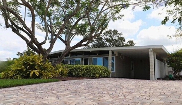 Beautiful Two-bedroom, One-bathroom House in a perfect location, Sarasota, FL!