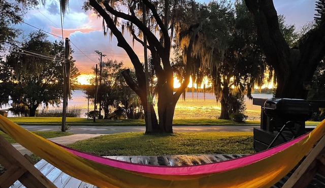 Best sunsets in Winter Haven. Lakefront home 5 minutes from downtown! in Winter Haven