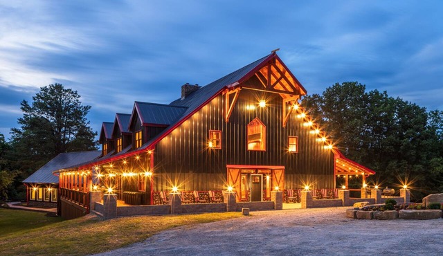 Black Eagle Lodge - Unique - 8 Bedrooms - 2 Pools in Logan