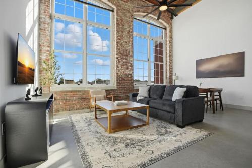 Bright and Elegant Abode Near DT GVL in Greenville