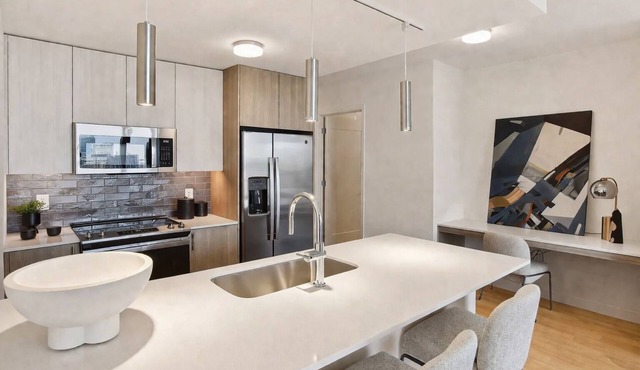 Bright Modern Stay Near NYC Work Friendly
