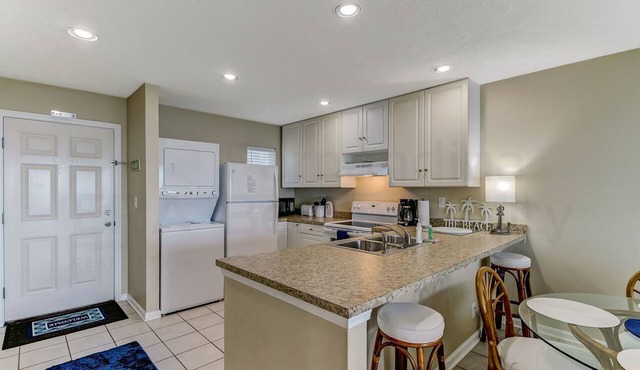 Bring your dog to this peaceful Scenic Oceanfront Condo and Close to parks. in Fernandina Beach
