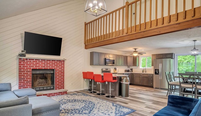 Cabin in the middle of 42 attractions in the Poconos! in Tobyhanna