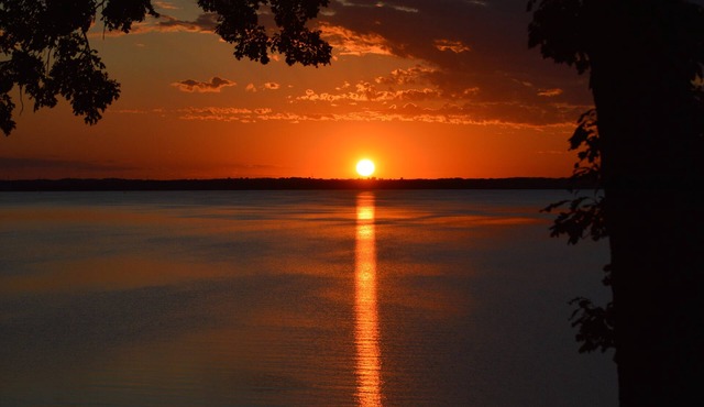 Charming 2-bedroom cottage on Lake Koshkonong in Fort Atkinson, Wi. in Fort Atkinson