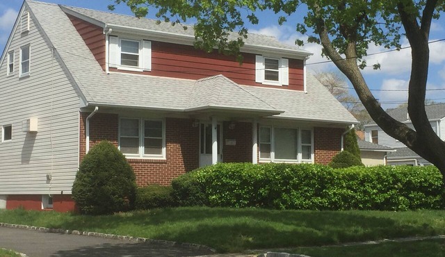Charming 2-bedroom apartment in two-family house