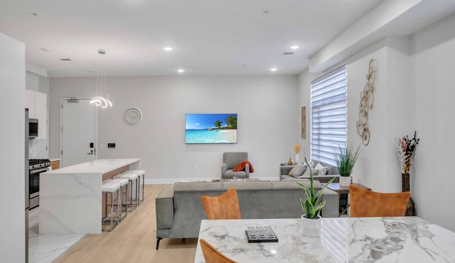 Charming 2-bedroom apartment with AC, fitness room in vibrant Paterson