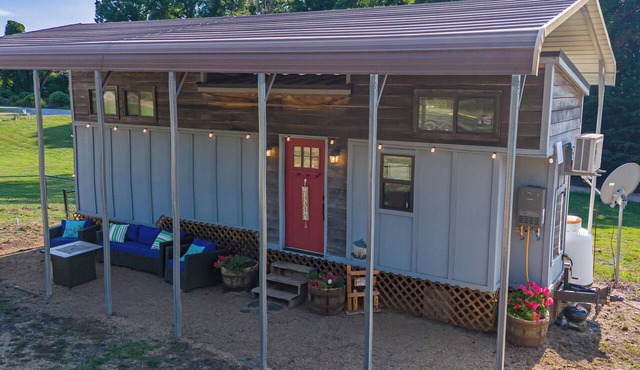 Charming 2-bedroom tiny house with AC in peaceful Nebo in Nebo