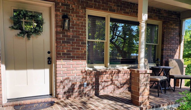 Charming 3 bed 2 bath home, game & laundry room hot tub in hocking foothills in Lancaster