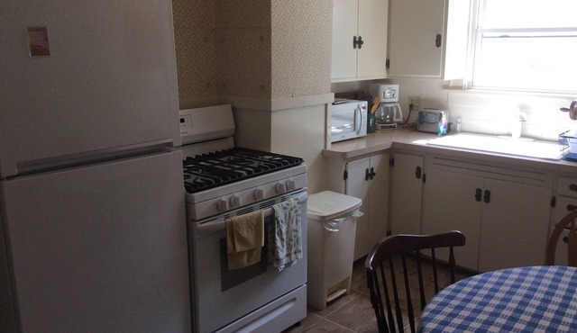 Charming 3-bedroom farmhouse with WiFi, AC. Oldest home ON the ND campus. in South Bend