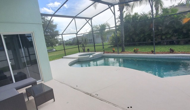 Charming 3-bedroom house with WiFi, AC, Pool, Lake View, by Disney.