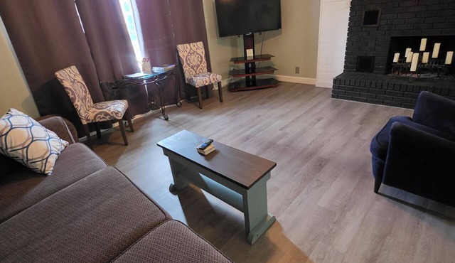 Charming 3 bedroom house in St Robert. Only 3 minutes from the main gate of FLW. in Saint Robert
