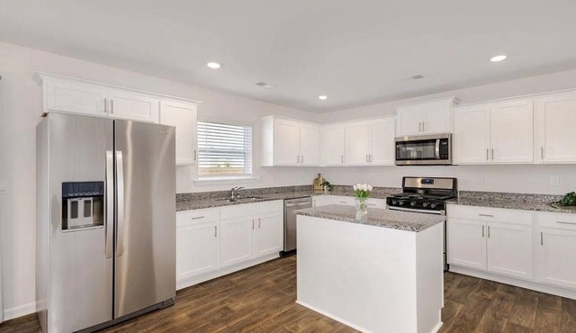 Charming 3-BR,2.5Bath,12 mins away GSP,10 mins BMW,In midof Spartburg Greenville in Greer