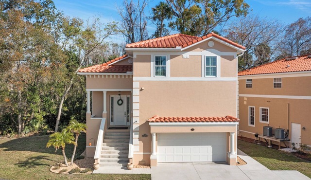 Charming and spacious 3-bedroom villa with lots of amenities!