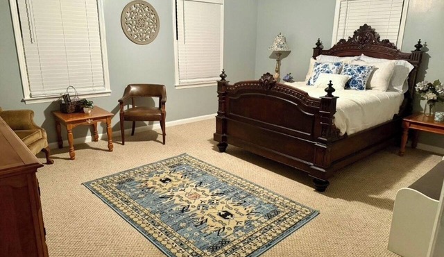 Charming, convenient, & affordable house near Flint. Sleeps 12 comfortably! in Bainbridge