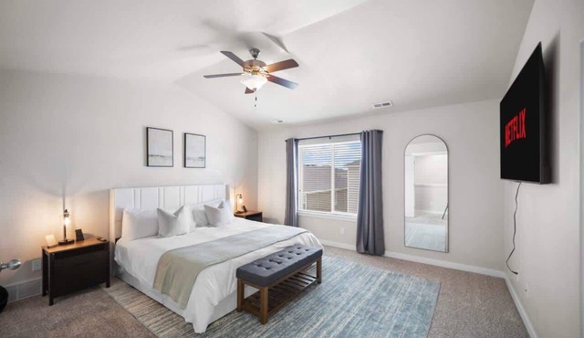 Charming Family Stay w Arcade & Theatre! Centrally Located! in South Jordan