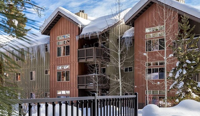 Charming Lodge-Style Resort with Something to do in Every Season!