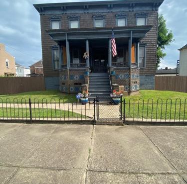 Charming Wheeling Island Home in Wheeling