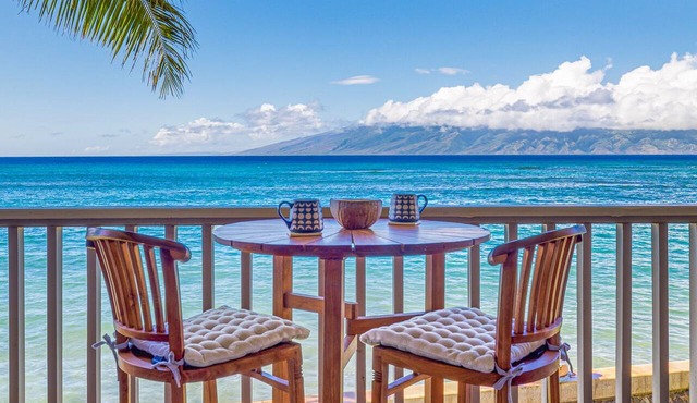 Chic Island Living overlooking ocean-Pohailani 210-Comfy Lanai daybed-Cold AC