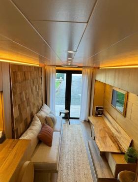 City Hideaway, Off Grid Luxe in Lancaster