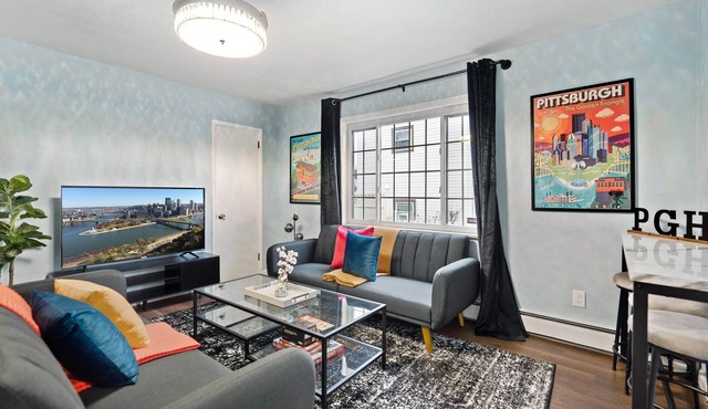 Cityscape Charm | Al Fresco | Night Buzz in Pittsburgh