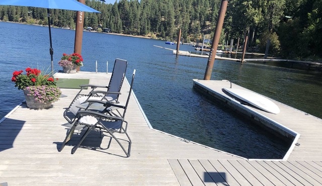 Classic Lakefront Cottage with Spectacular Views, High-End Boat Dock, Large Slip in Harrison