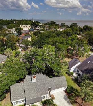 Coastal Cottage - 111 Mews Circle in King City