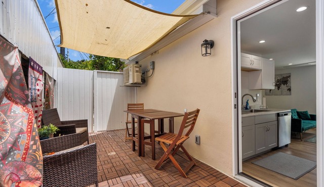 Comfortable cottage 1 mile from the beach in Redondo Beach