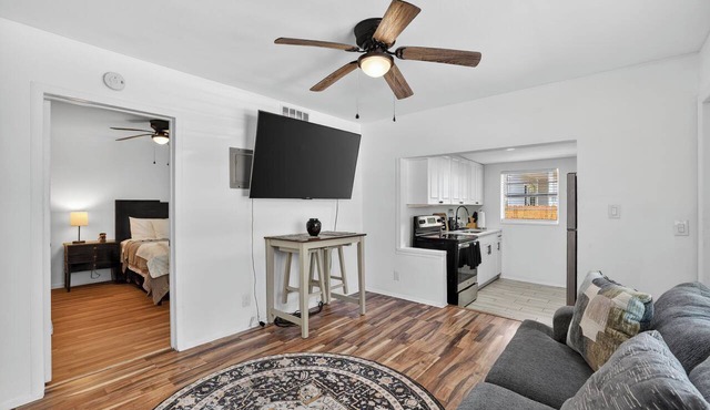 Cozy 1-bedroom house in lovely Tampa with AC - 2706C in Tampa