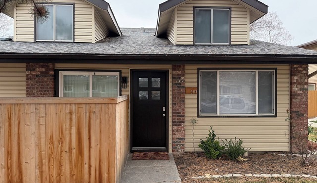 Cozy 2-bedroom condo in charming Boise with AC