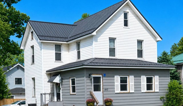 Cozy 2-bedroom cottage in charming DuBois with AC