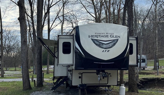 Cozy 2-bedroom RV 10 miles south of The Ark Encounter in Corinth