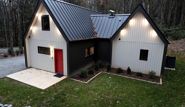 Cozy and Secluded Cottage in the Woods of Western North Carolina, near Pisgah National Forest