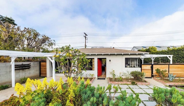 Cozy Cottage in Mar Vista - 2 Bedroom in Los Angeles
