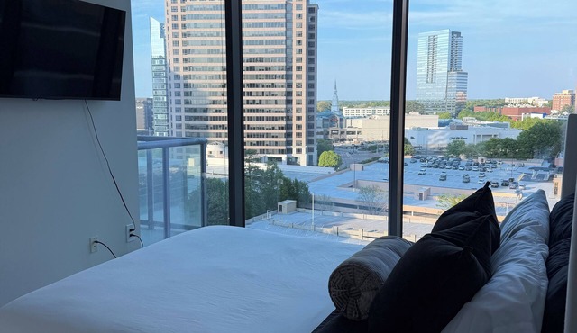 Cozy high rise in Buckhead with city view