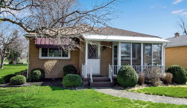 Cozy home in Buffalo suburb with, Air Cond, 3King Beds, Wi-Fi&Free Parking in Buffalo
