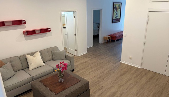 Cozy, recently renovated, 2-bedroom, full kitchen ADU in West Los Angeles! in Los Angeles