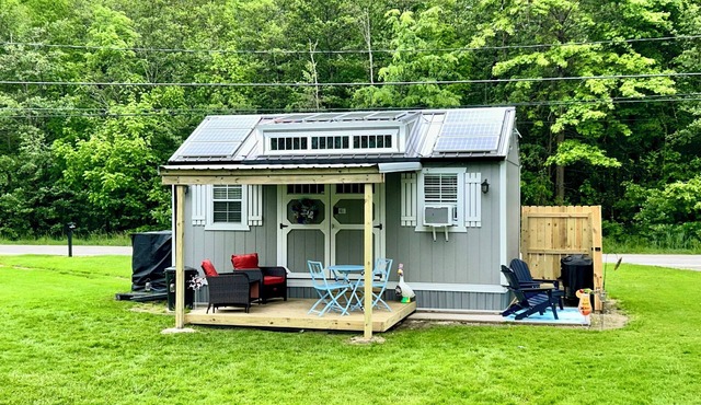 Cozy Shed-Teau in Geneva + Firepit in Geneva