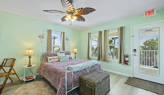 Cozy Studio Retreat Above Cedar Key Island Bakery
