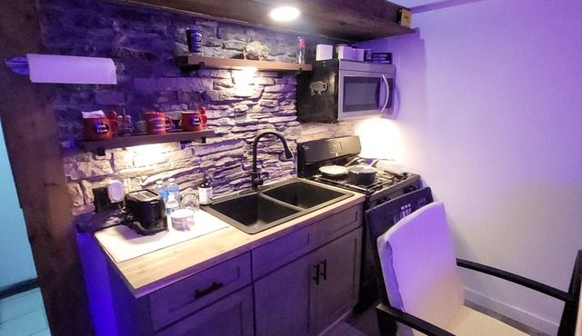 Cozy studio with indoor hot tub