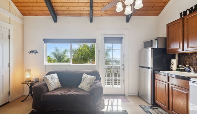 Cozy Sunset Views W/Lanai - Close To Beach 1 Bedroom Home by RedAwning