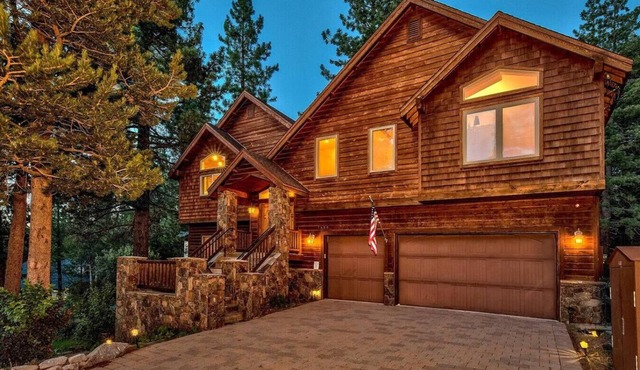 Cozy Tahoe Alpine Lodge in South Lake Tahoe