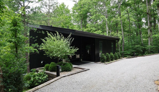 Creative Cabins - Kobe's Cabin in Logan