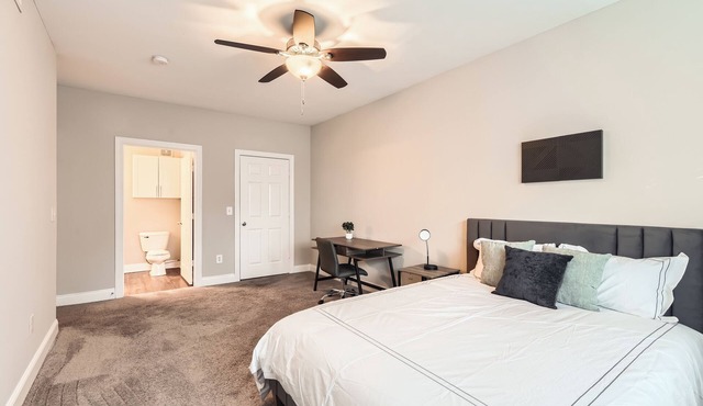 Crest at Midtown 4221 l 1 Bedroom 1 Bathroom in Atlanta