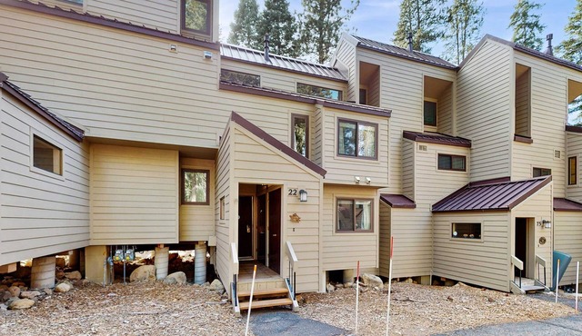 Cute condo with shared pool, hot tub and tennis in Carnelian Bay