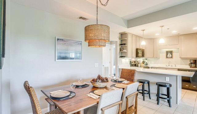 Darien Condo w/Boat Dock Access: Walk to Downtown