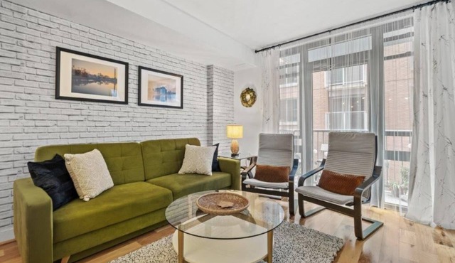 DC Downtown Condo + Parking - 6 mo min, rooftop/gym/pets welcome, available now in Washington
